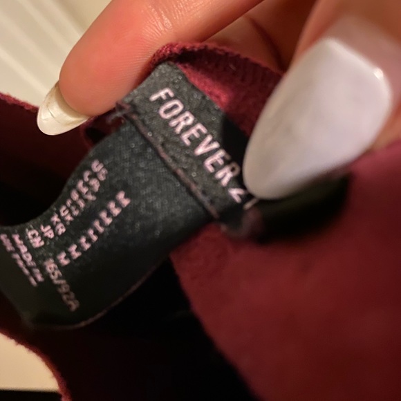 Low Neck Red Dress - Picture 3 of 3